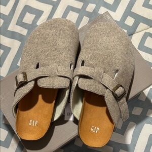 GAP Light Gray Felt Clogs with Buckle